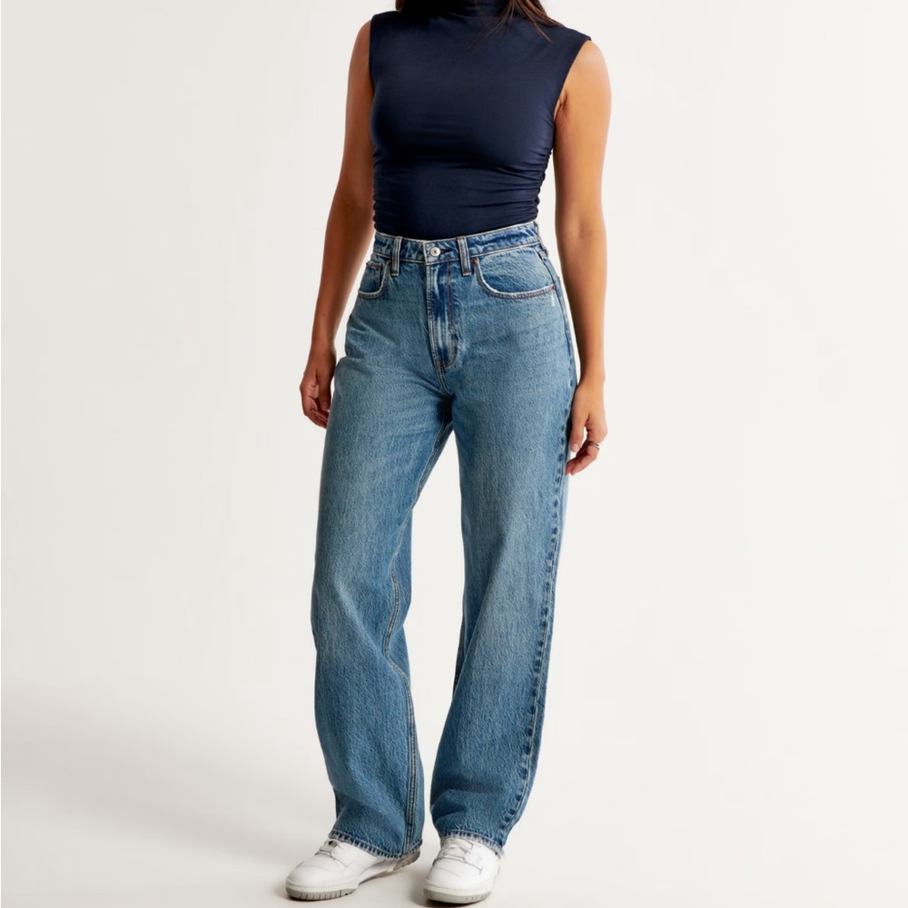 Curve Love High Rise Loose Jean Abercrombie & Fitch
